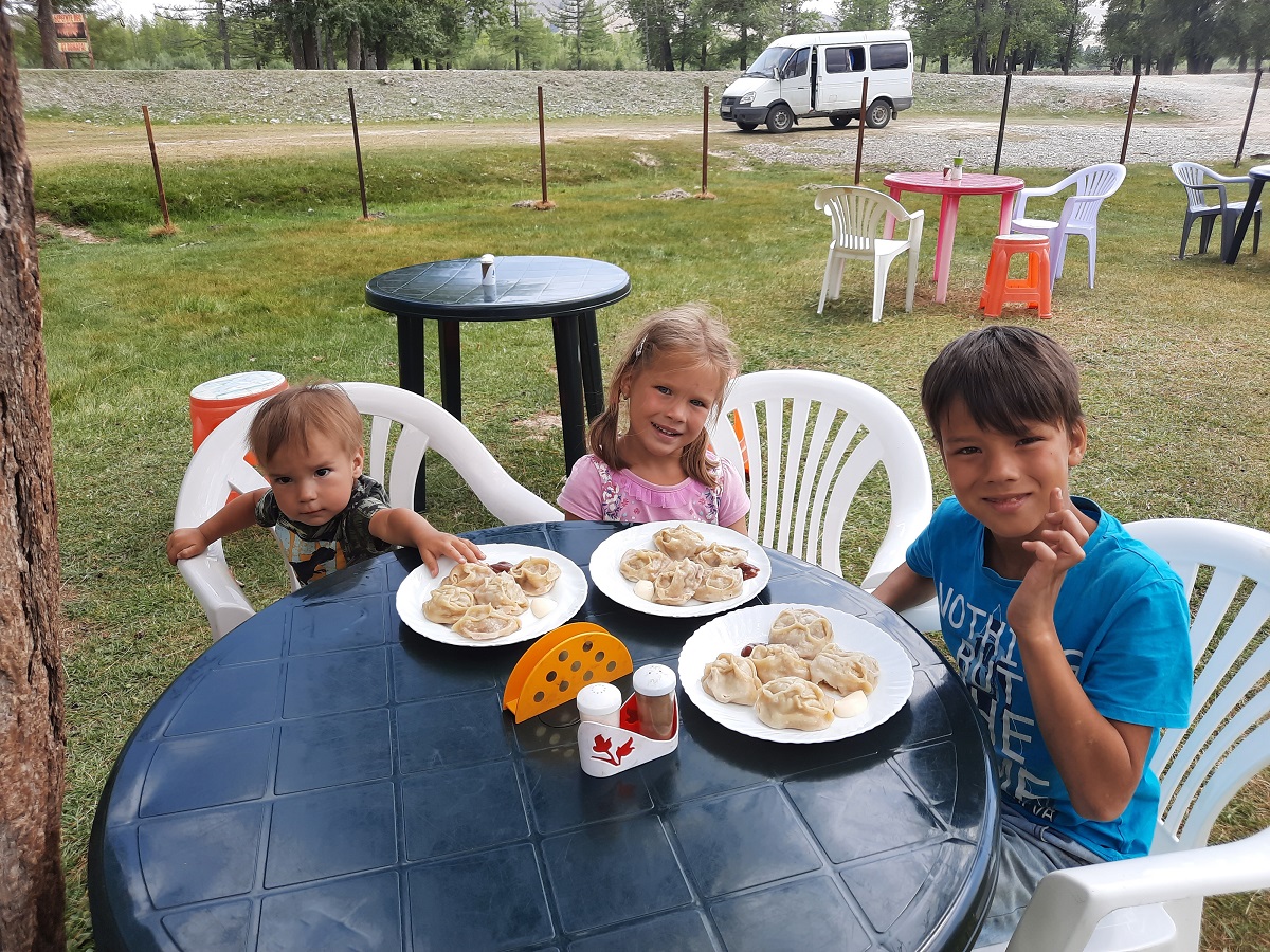 Еда во время отдыха с детьми на Горном Алтае